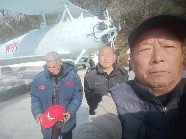 三位均龄75岁以上老人自驾三轮车旅游，行程超3000公里
