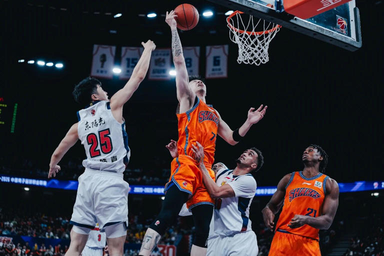 新民体育：从目前形势看，上海男篮具备冲击常规赛冠军条件