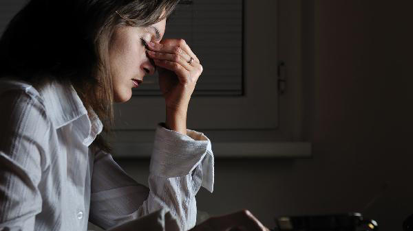 “晚上休息8小时”被推翻？提醒：上了年纪，晚上睡觉时要牢记这5点