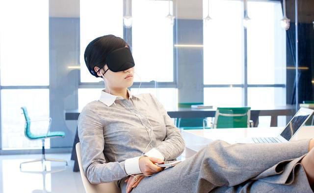 午间想睡觉?先等一等!饭后睡觉的间隔与时长有讲究