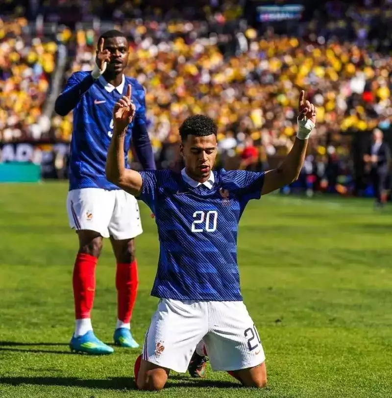 杜埃梅开二度献国家队处子球，姆巴佩替补失良机法国3-1胜哥伦比亚