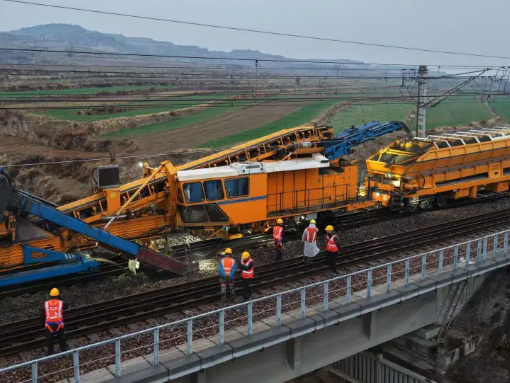 我国重要能源通道瓦日铁路完成春季集中修施工