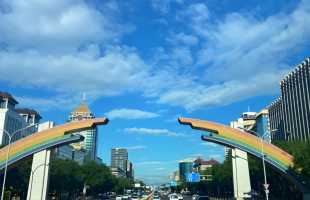 北京PM2.5年均浓度首破30 蓝天成常态