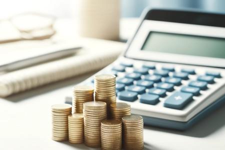 揽收超3100亿元保费，A股上市险企银保渠道“挑大梁”