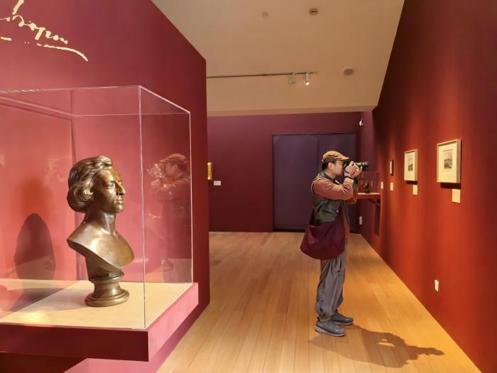 “钢琴诗人”肖邦手稿首次在华展出