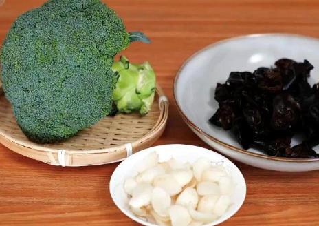 蛋白质含量接近牛奶 常吃西蓝花有5大益处→