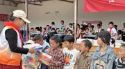 王一博500万善款悄然到账！零宣传捐建希望小学，粉丝翻旧账发现惊人细节