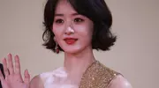 赵丽颖红毯素颜生图引爆热搜！零修图状态引争议，粉丝怒怼精修团队造假？