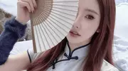 雪地里的热辣辣，她把零下的风都揉成了勾人的媚